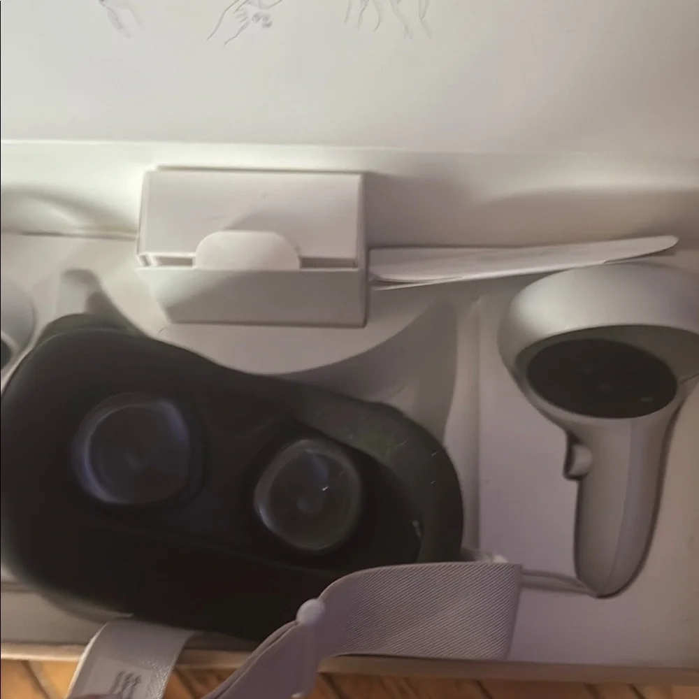 Oculus Quest 2 VR Headset with Controllers - White